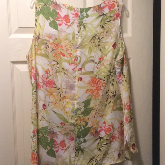 Summer sleeveless Top - Picture 5 of 5